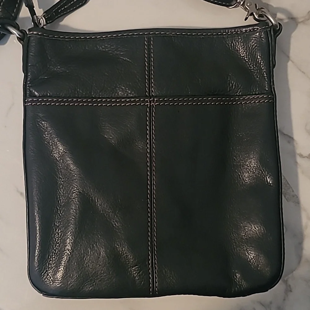Fossil Cross Town Black Leather Slim Crossbody Messenger Bag Errands Practical